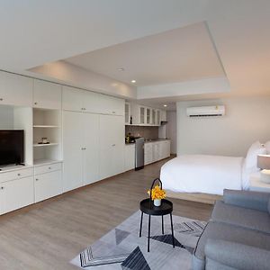 Anona Resident Studio